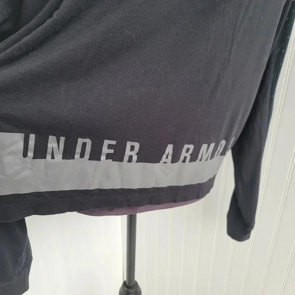 Under Armour Loose Heatgear Black Long Sleeve V Raw CutNeck Active TShirt Top XL - Picture 8 of 8